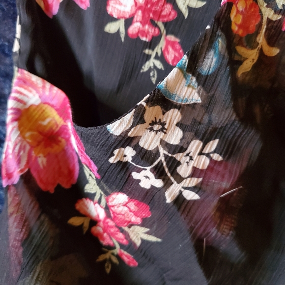 F21 black & multicolored floral mini skirt with pockets - Picture 3 of 6